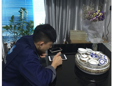 工程師遠(yuǎn)程教客戶處理問題