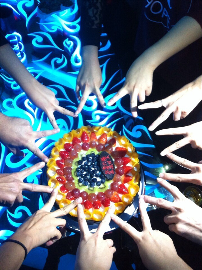 柯尼卡美能達(dá)復(fù)印機(jī)彩印記錄3月科頤壽星生日會(huì) 柯尼卡美能達(dá)復(fù)印機(jī)彩印記錄3月科頤壽星生日會(huì)