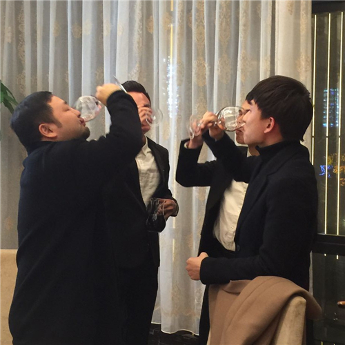 科頤2017年年會團圓飯，把酒飲歡