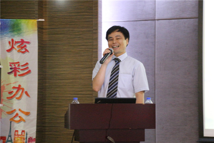 辦公解決方案全國巡回體驗會-廣州站，震旦集團華南區經理江超為大家現場介紹震旦品牌-科頤辦公分享